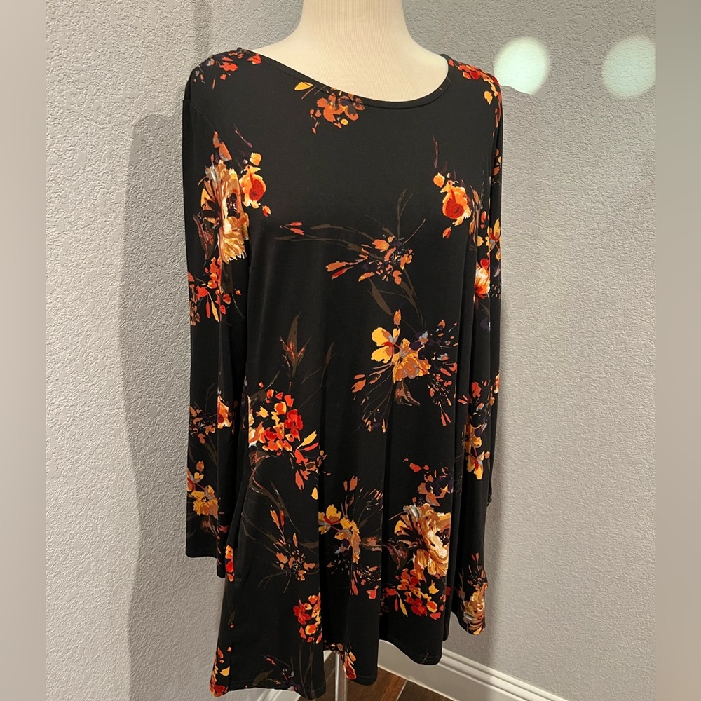 #1680. Lildy Black Floral Long Sleeve Scoop Neck Dress w/Pockets. Size L/XL